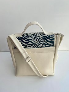 Torbica 23 bež-zebra zadaj